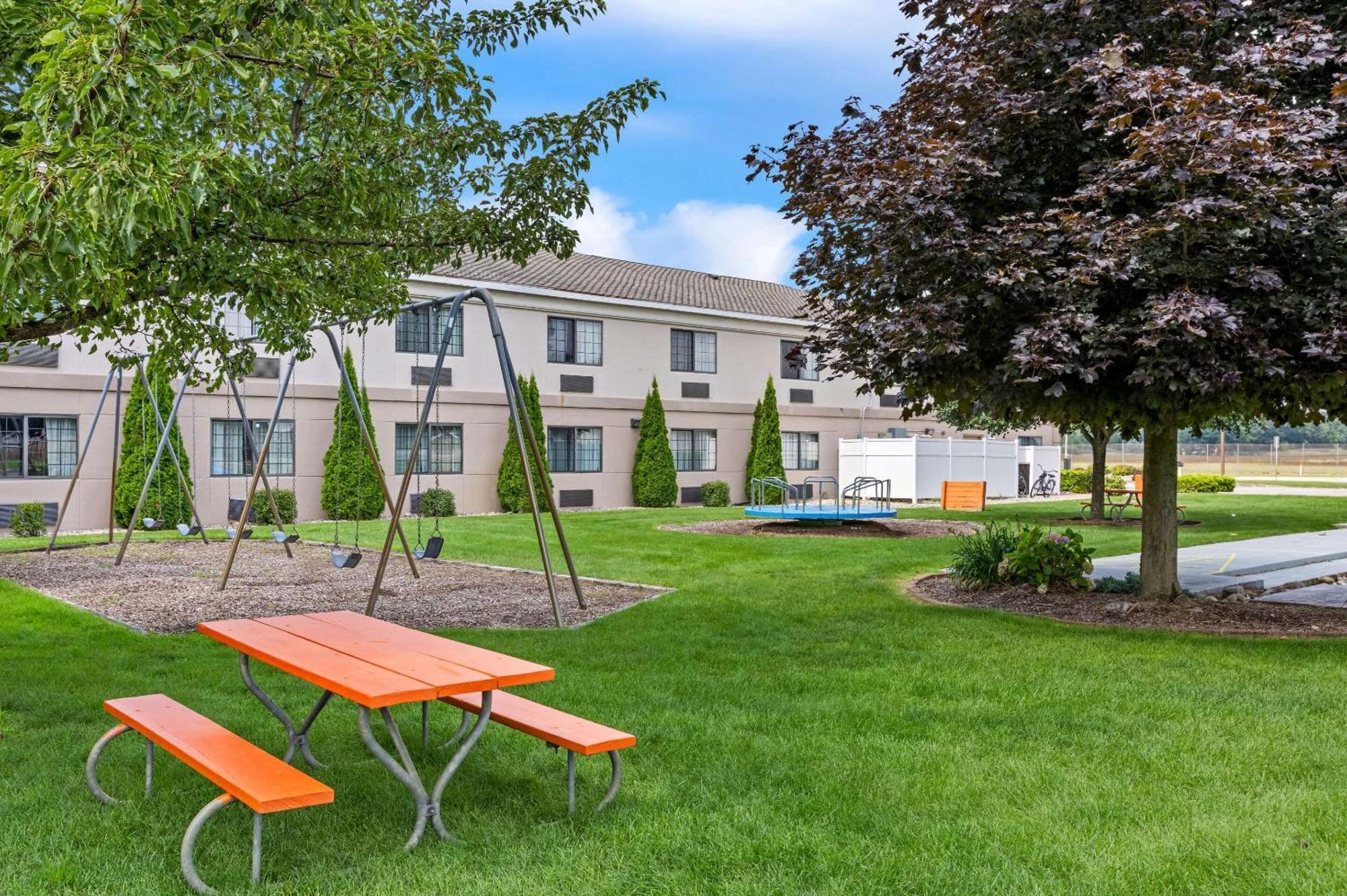 Comfort Inn Ludington Near Us-10 Exterior photo